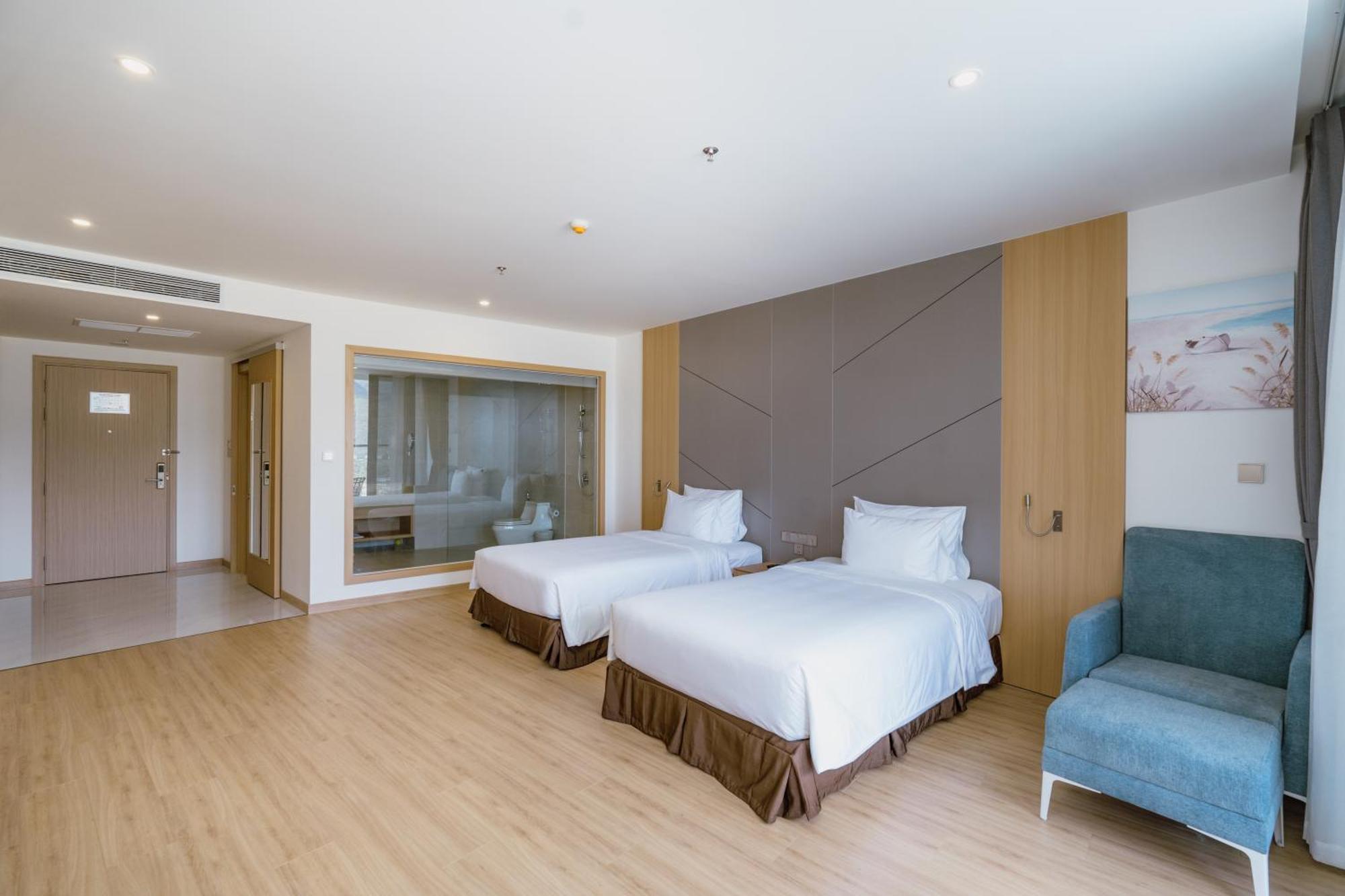 Aquamarine Beachfront Resort & Spa Cam Ranh Esterno foto