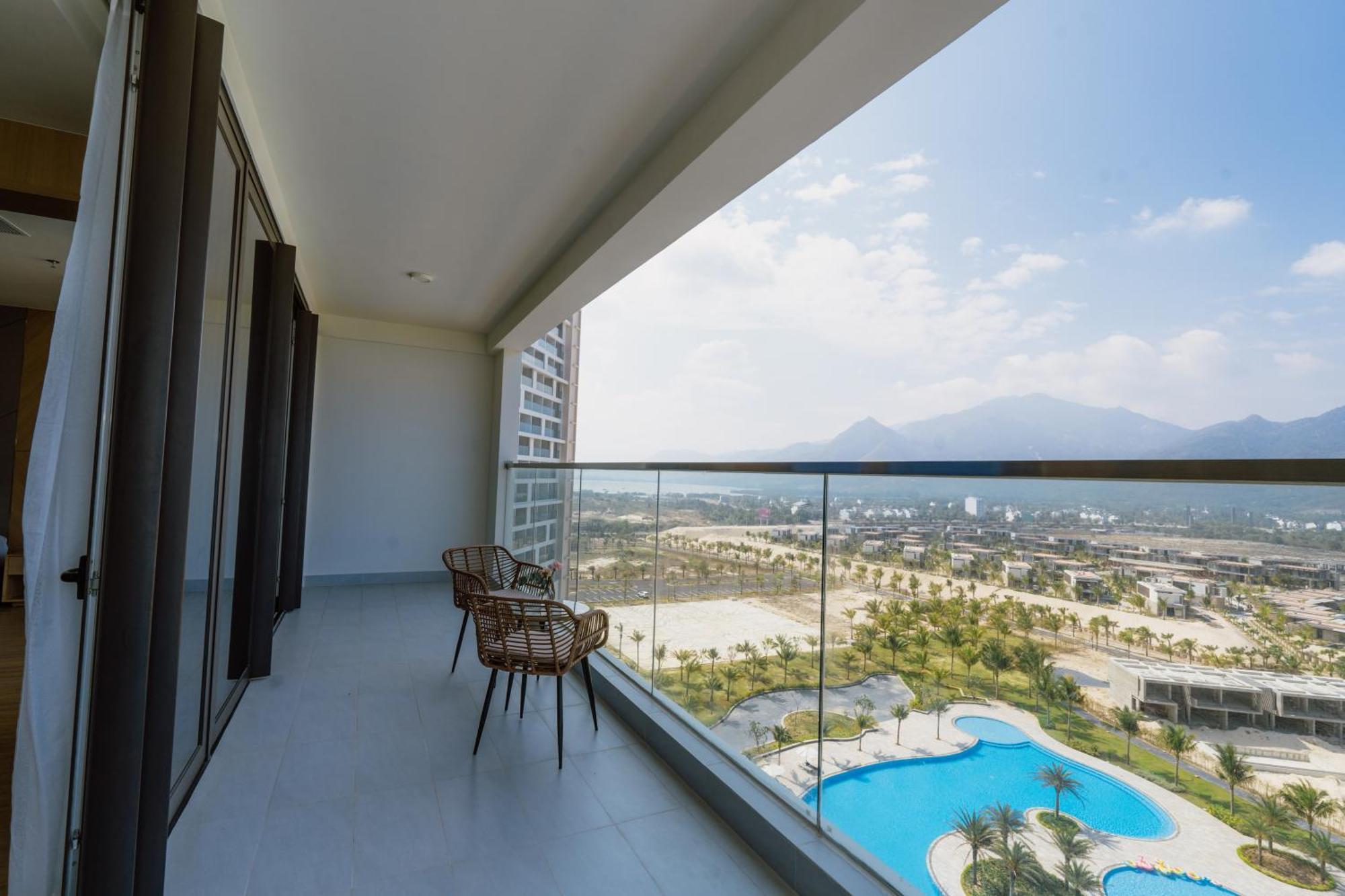 Aquamarine Beachfront Resort & Spa Cam Ranh Esterno foto