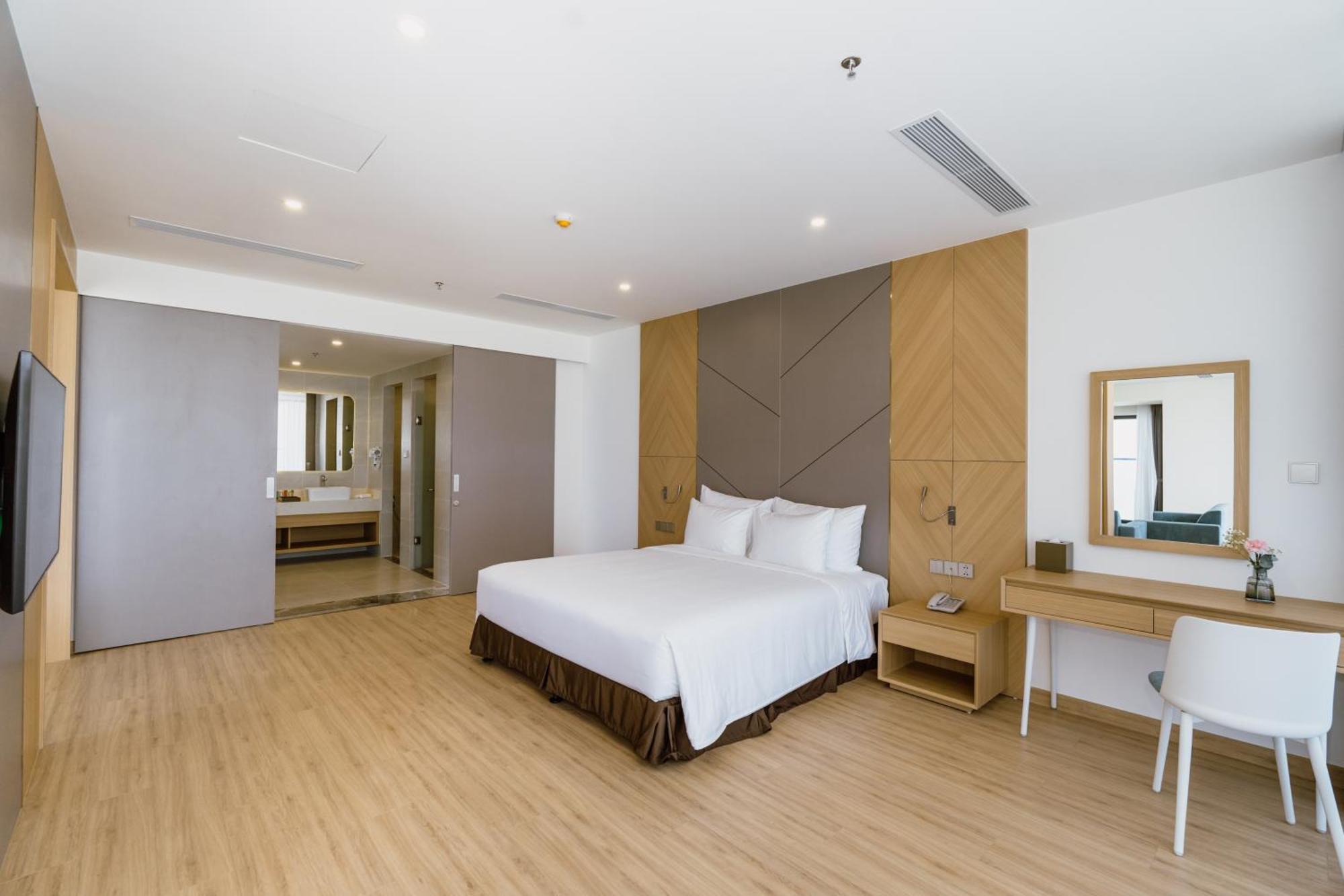 Aquamarine Beachfront Resort & Spa Cam Ranh Esterno foto