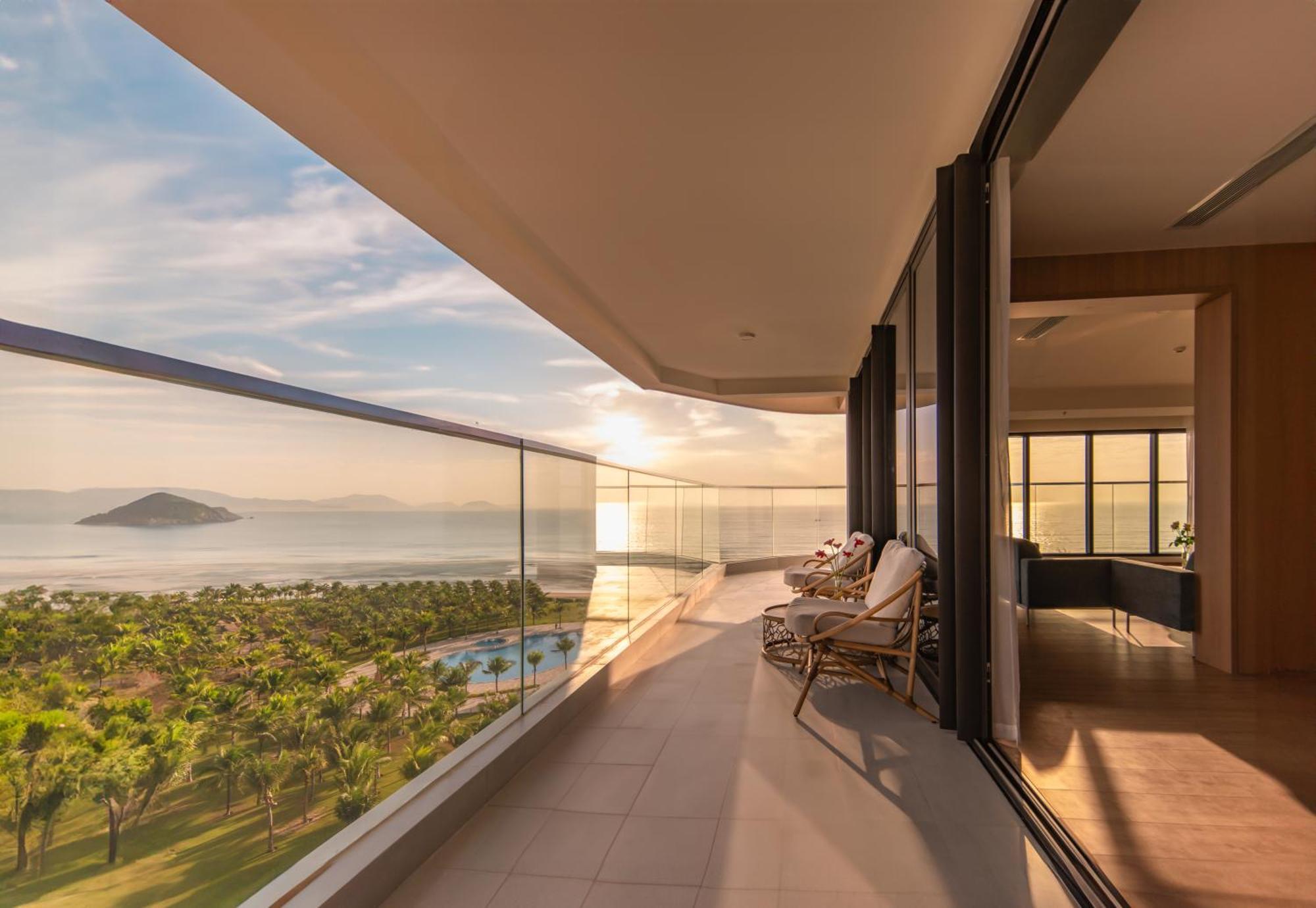 Aquamarine Beachfront Resort & Spa Cam Ranh Esterno foto