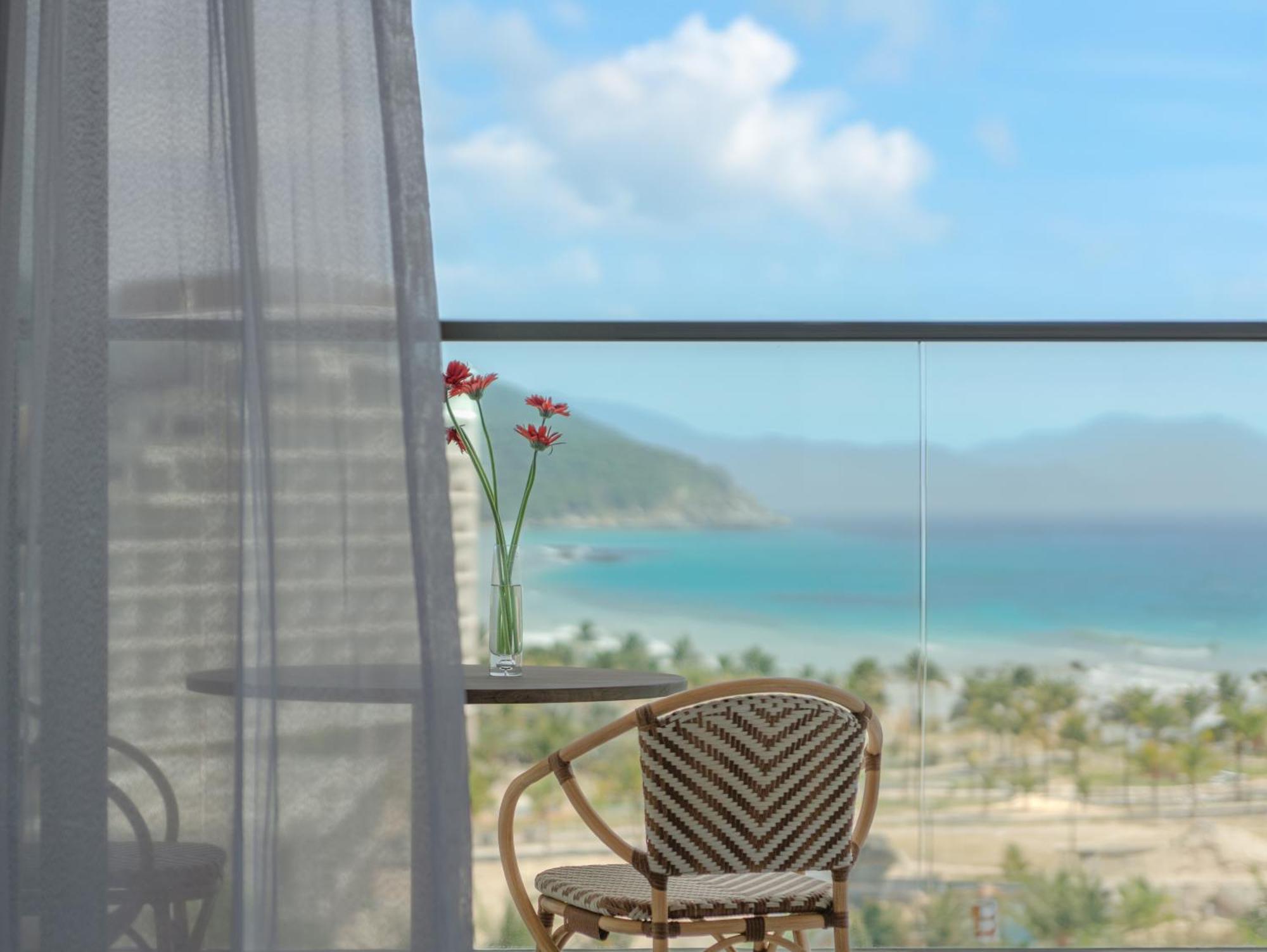 Aquamarine Beachfront Resort & Spa Cam Ranh Esterno foto